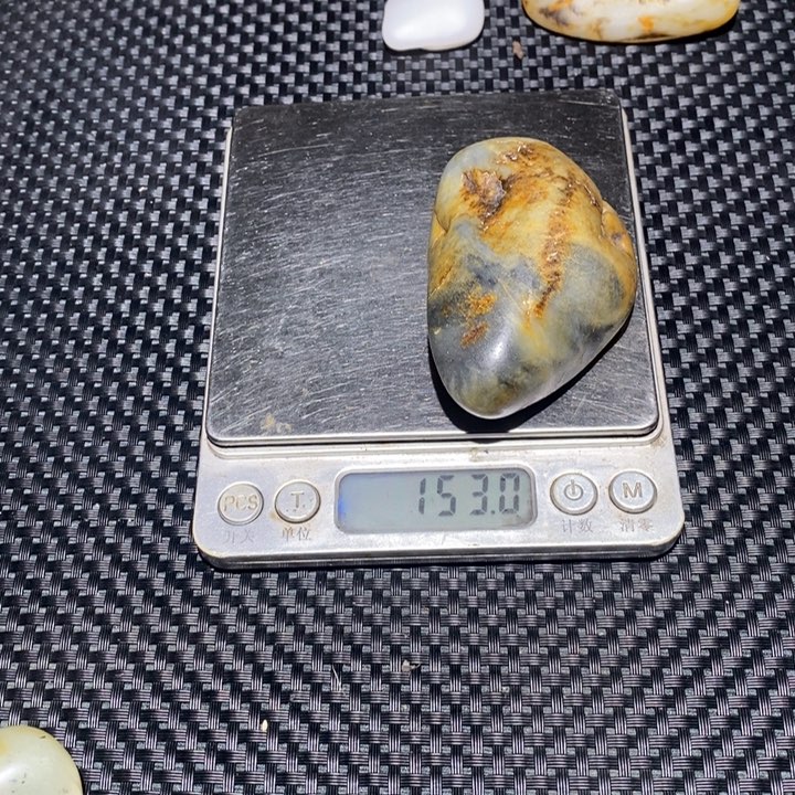 和田玉未镶嵌把件