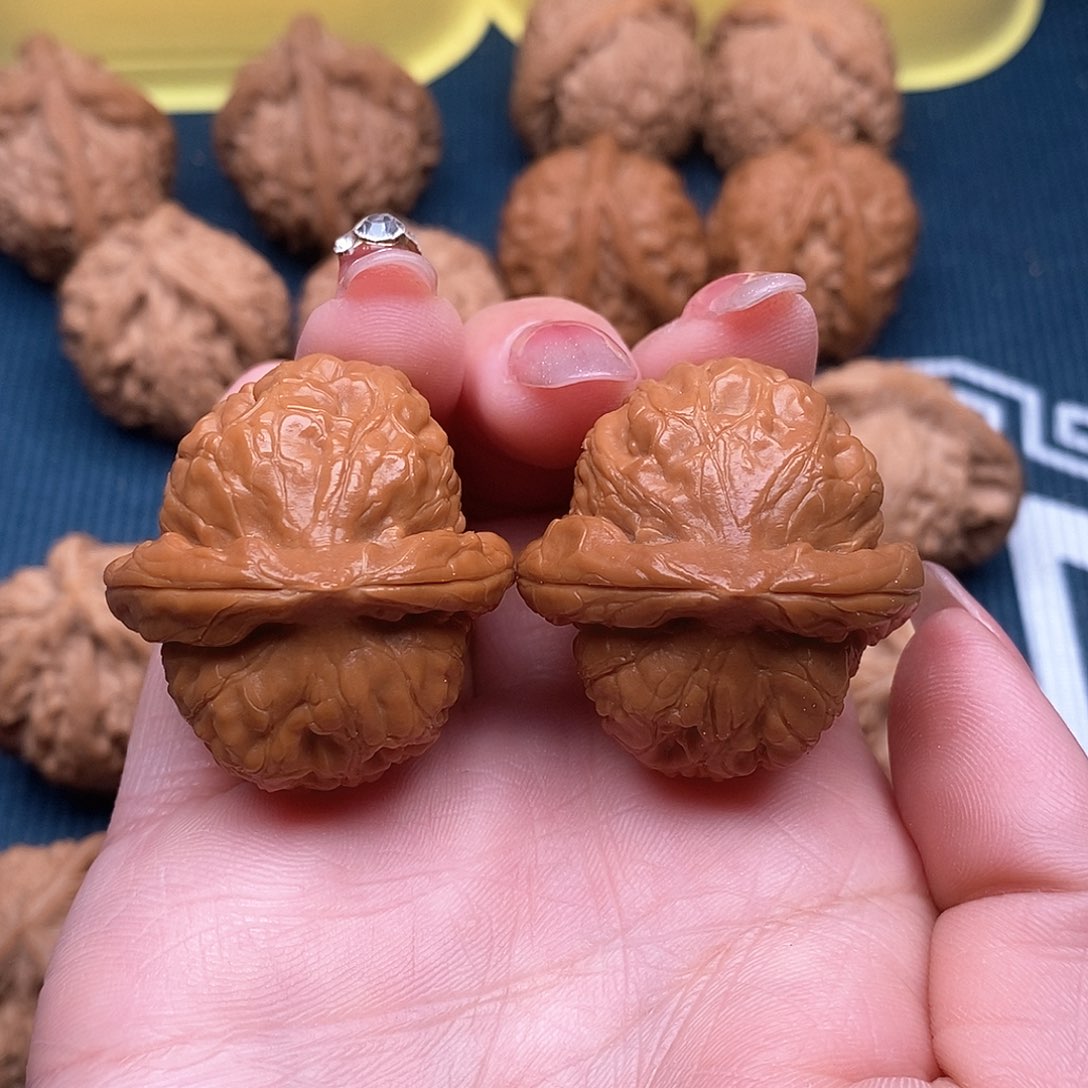 文玩核桃吊坠金字塔34