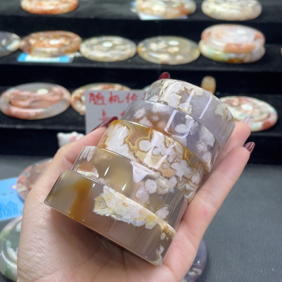 未镶嵌手镯石英质玉以*?