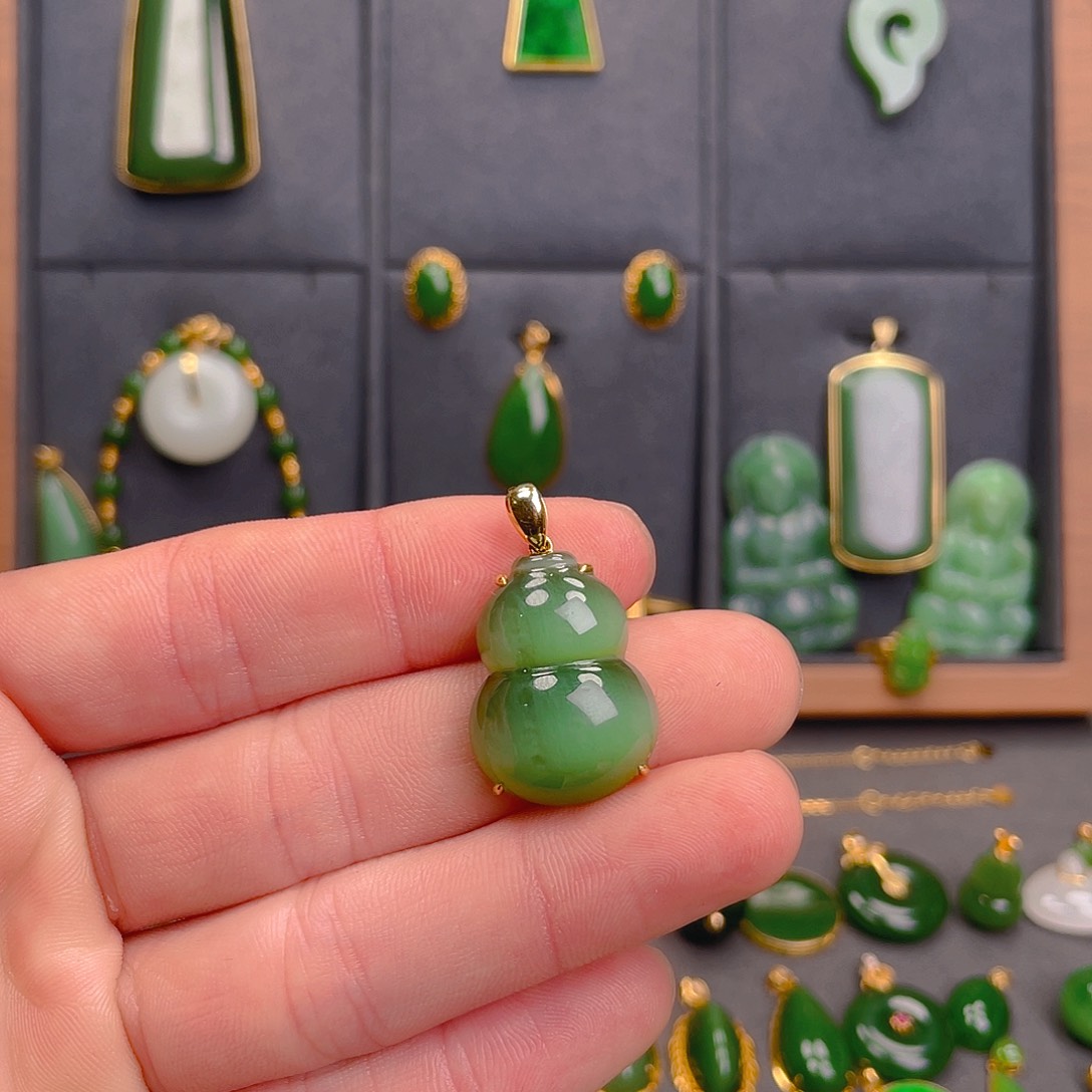 和田玉（碧玉）18K金镶嵌吊坠(不含链)