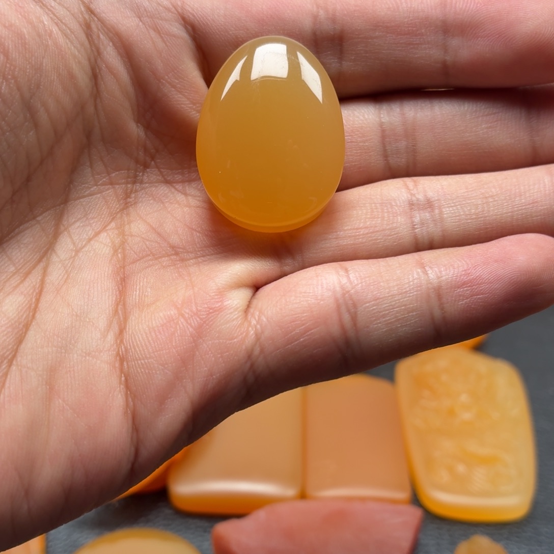 石英质玉（黄龙玉）未镶嵌颈饰