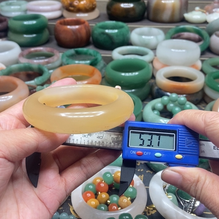 石英质玉手镯未镶嵌