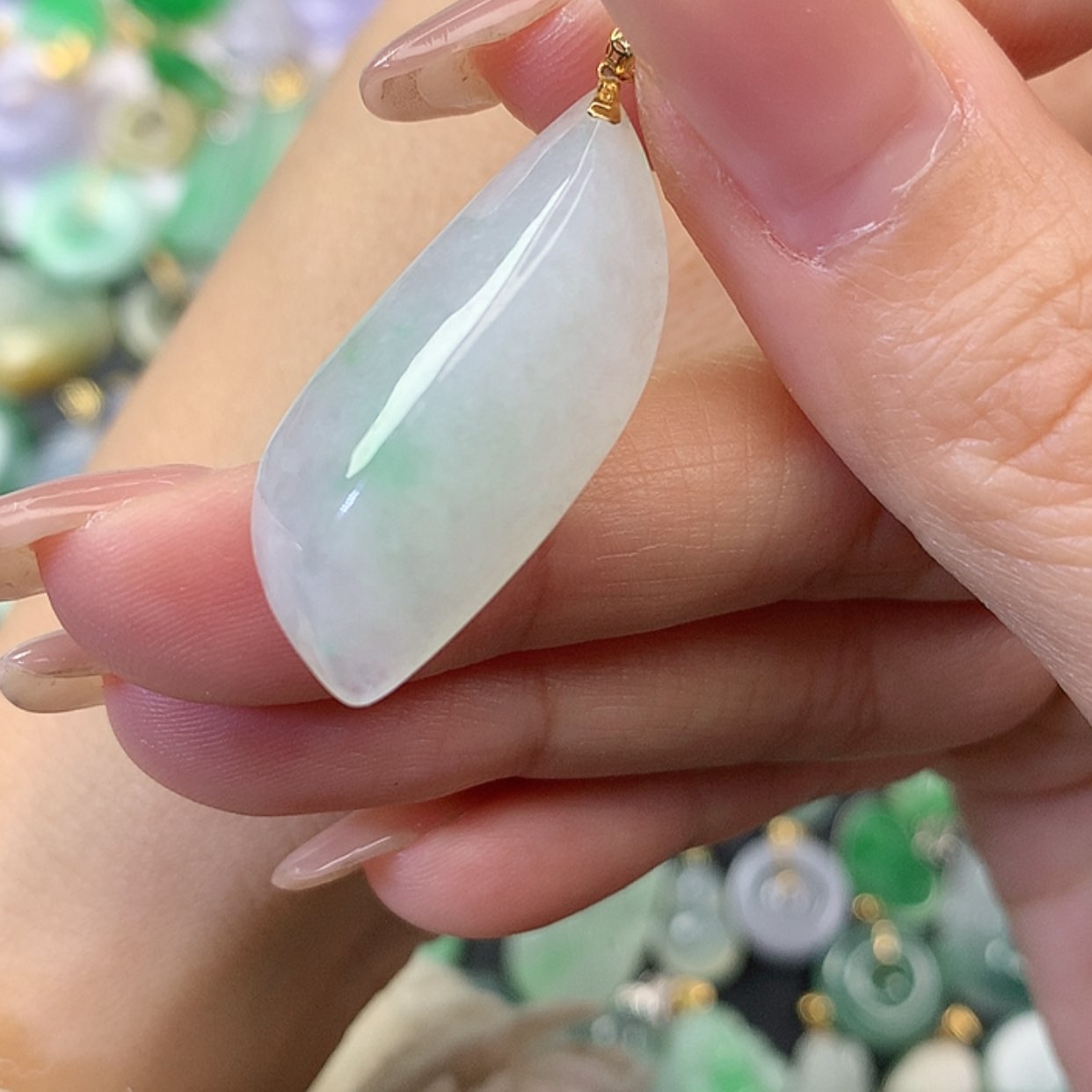 【闪购商品】翡翠吊坠(赠链)18K金镶嵌