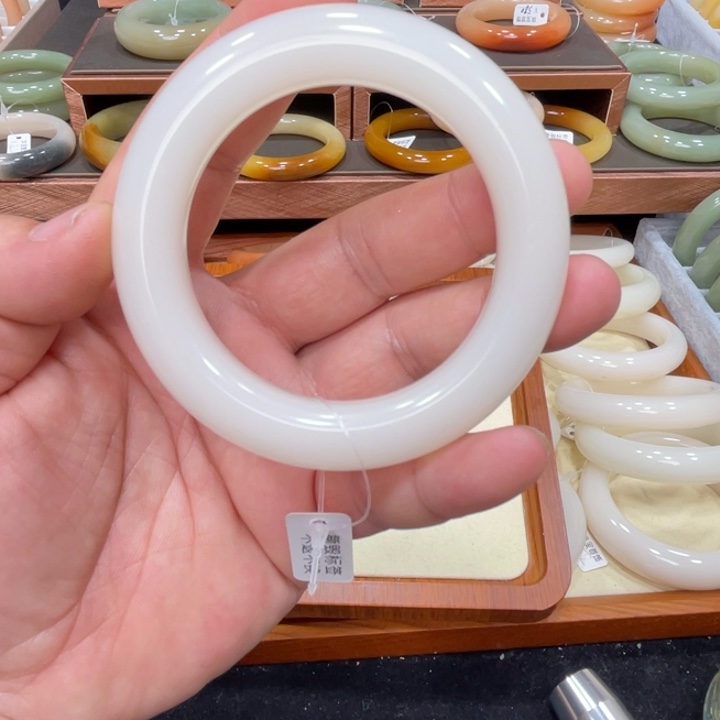 石英质玉手镯未镶嵌夏**凉