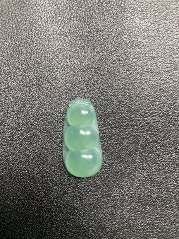 时尚翡翠豆子吊坠