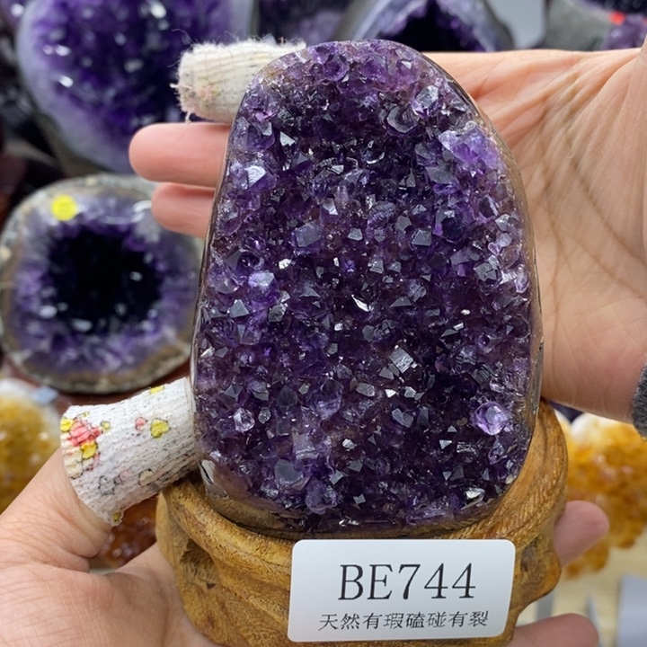 未镶嵌水晶大型摆件（非配饰）