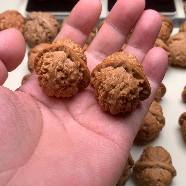 文玩核桃吊坠笑**愁三角白