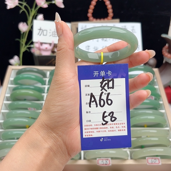 未镶嵌手镯石英质玉