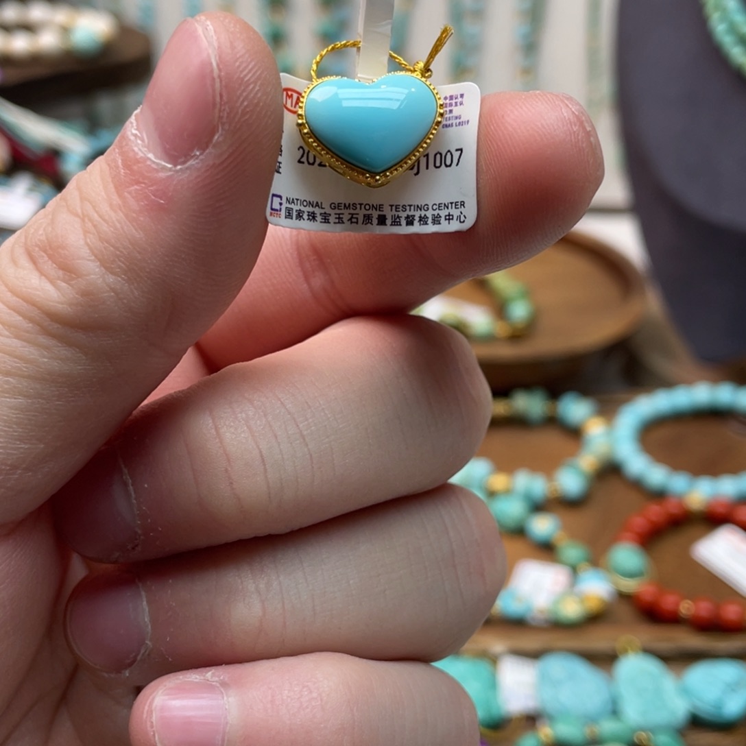 绿松石雕刻18K金镶嵌