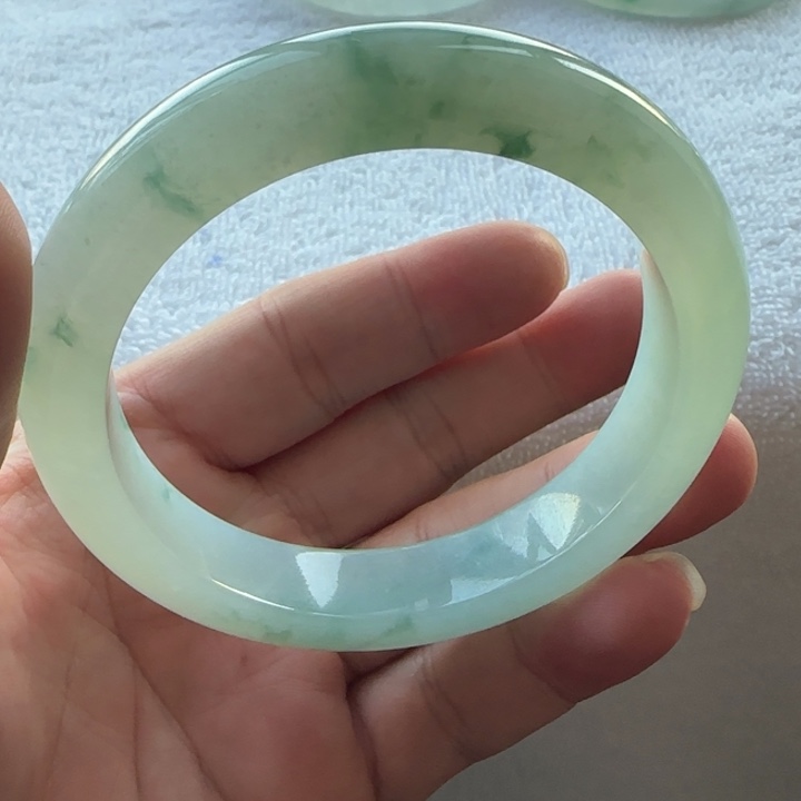 翡翠未镶嵌手镯糯冰蓝绿花