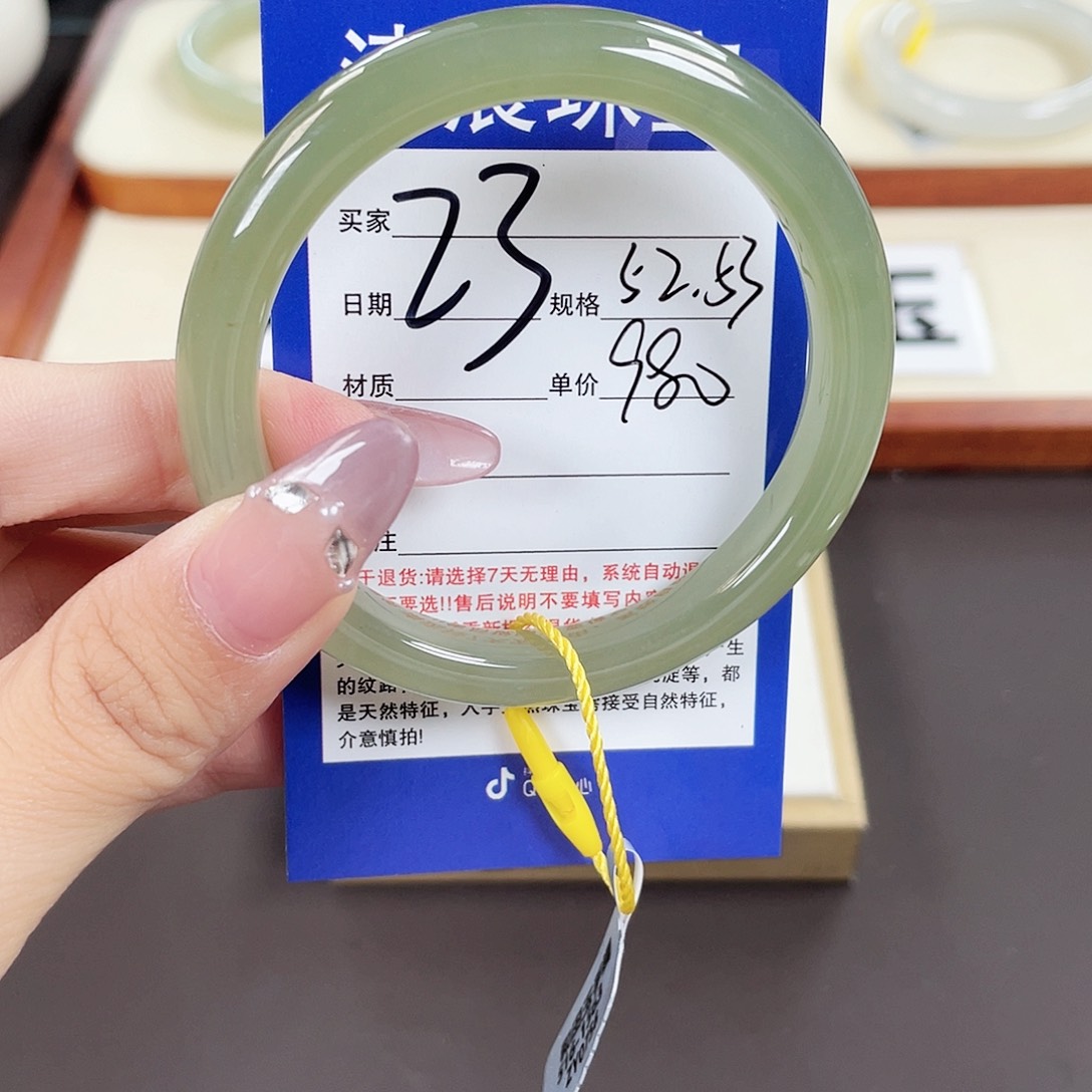 和田玉手镯未镶嵌