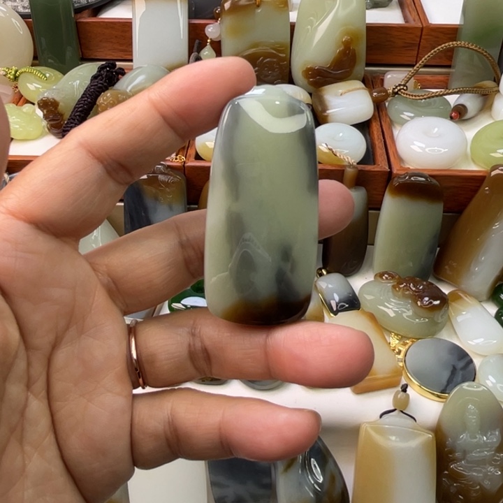 和田玉未镶嵌颈饰