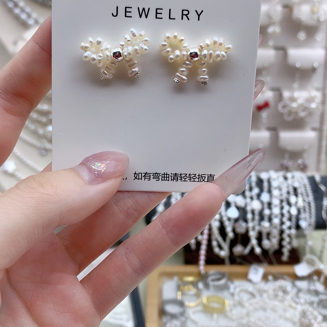 淡水珍珠银S925镶嵌耳饰