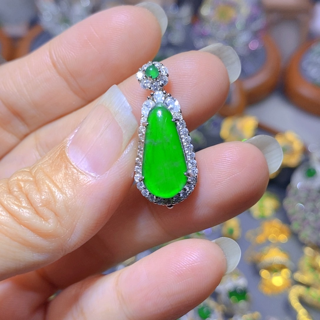 翡翠颈饰银S925镶嵌天然翡翠