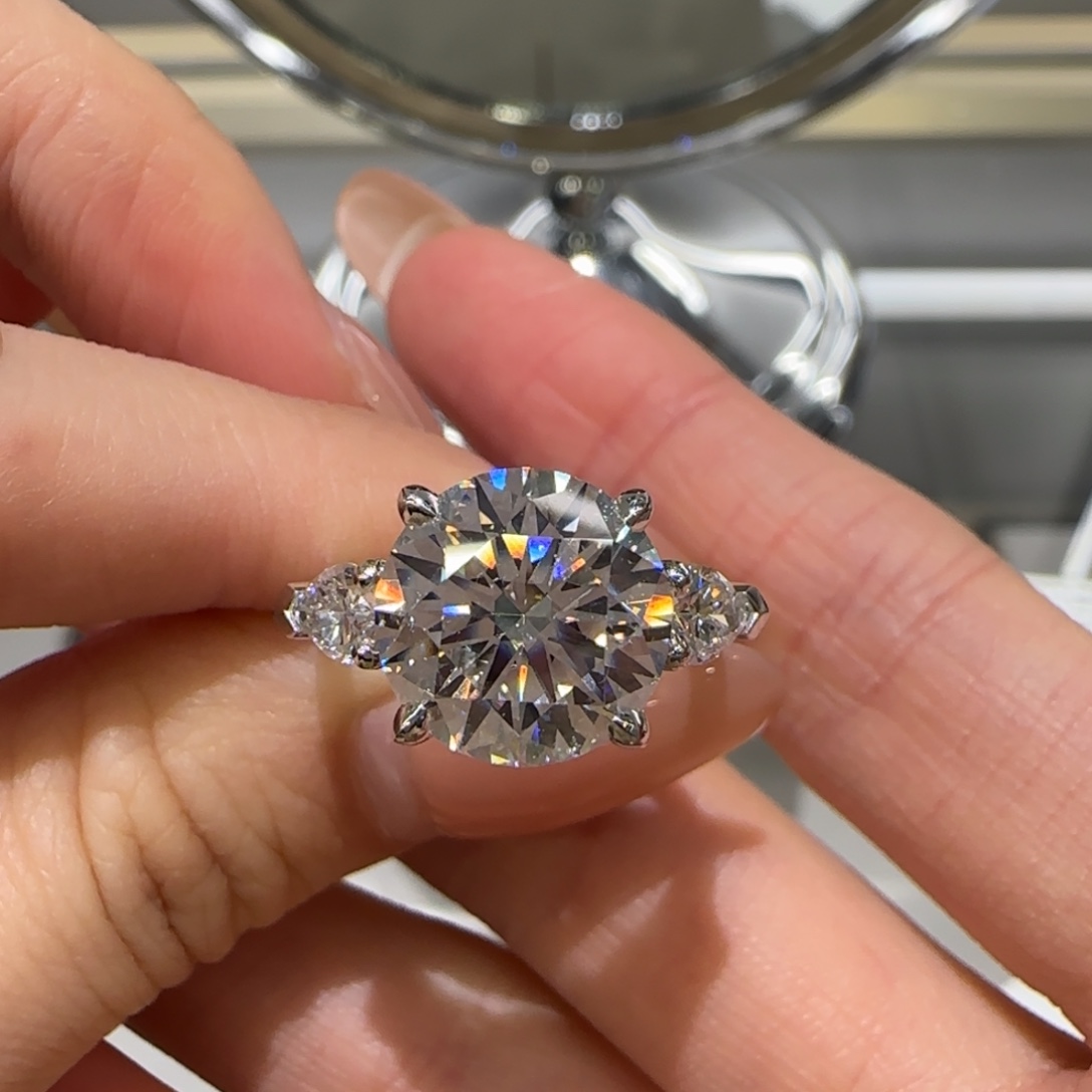花***果实验室培育钻石铂Pt950镶嵌5卡圆钻三石