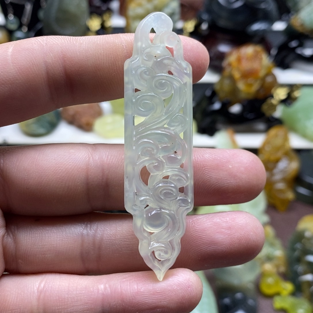 岫玉花纹吊坠未镶嵌