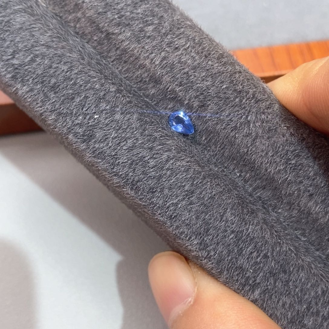 蓝宝石裸石未镶嵌0.31克拉