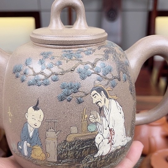 紫砂茶壶是的……是个