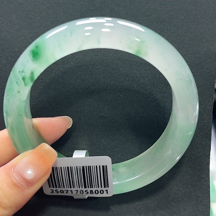 石英质玉（非洲翠）未镶嵌手镯