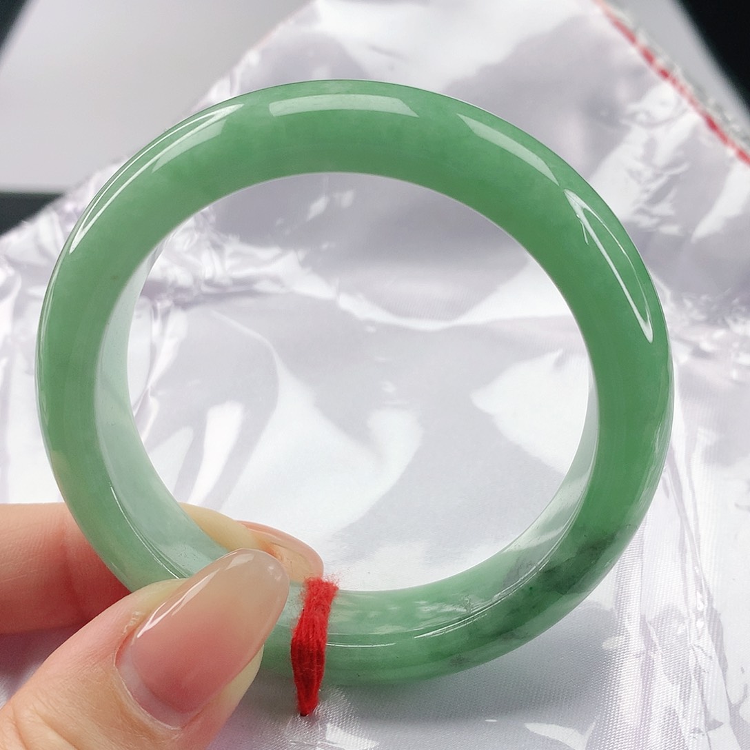翡翠手镯未镶嵌翡翠010
