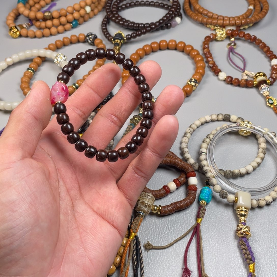 吊坠椰蒂，。。。。。。。。。。。。。