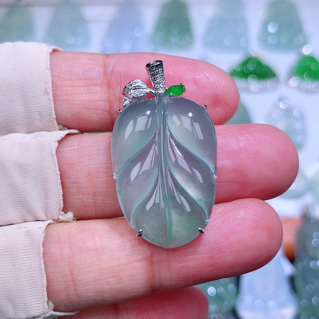 翡翠18K金镶嵌颈饰叶子