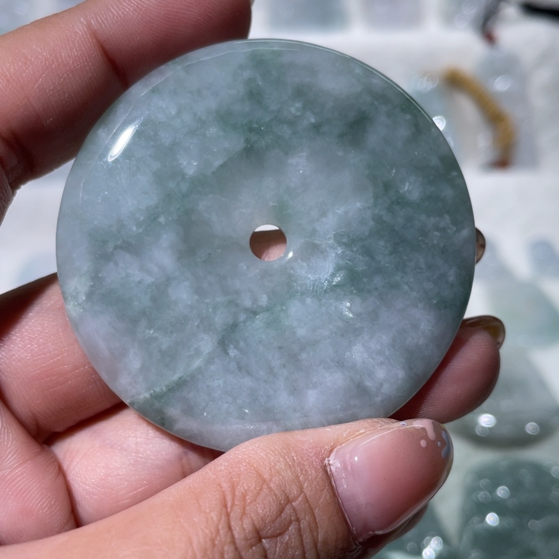 翡翠未镶嵌颈饰平安