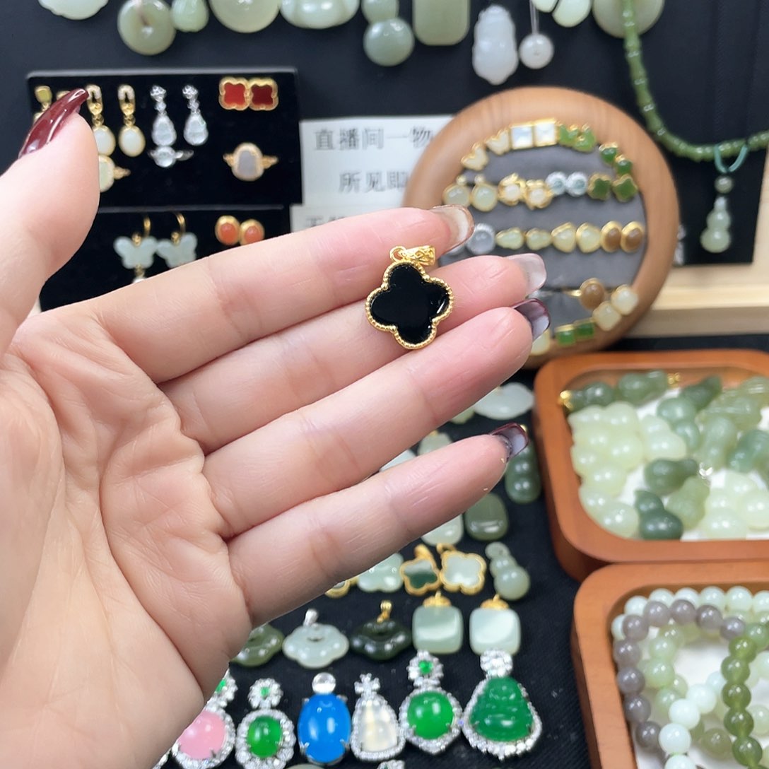 和田玉（糖玉）颈饰银S925镀金镶嵌