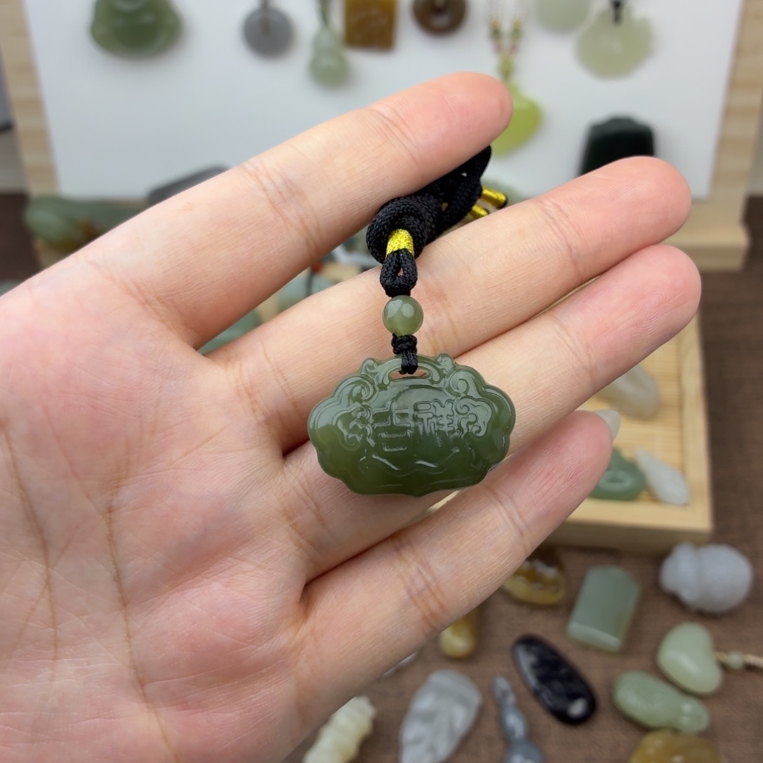 和田玉未镶嵌颈饰