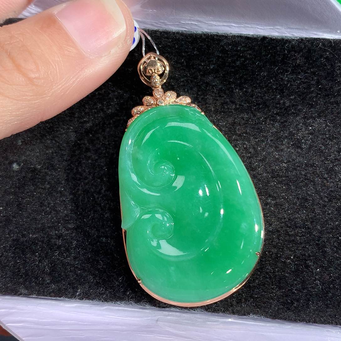 翡翠吊坠(赠链)18K金镶嵌