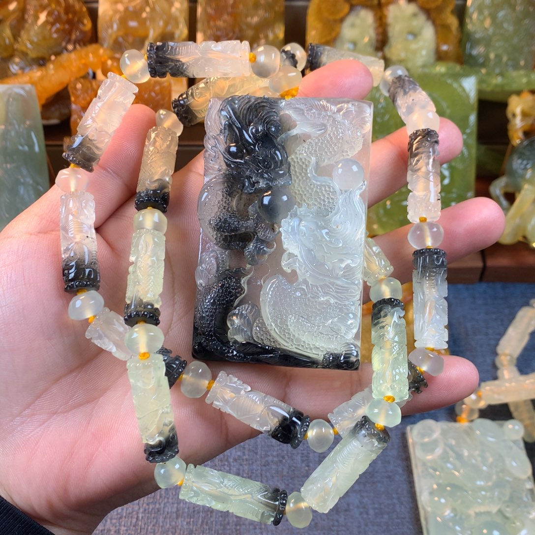 乙***¹蛇纹石玉未镶嵌颈饰