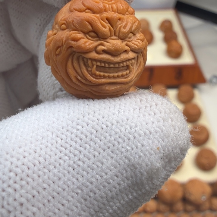 猴头核桃吊坠九目龙僧