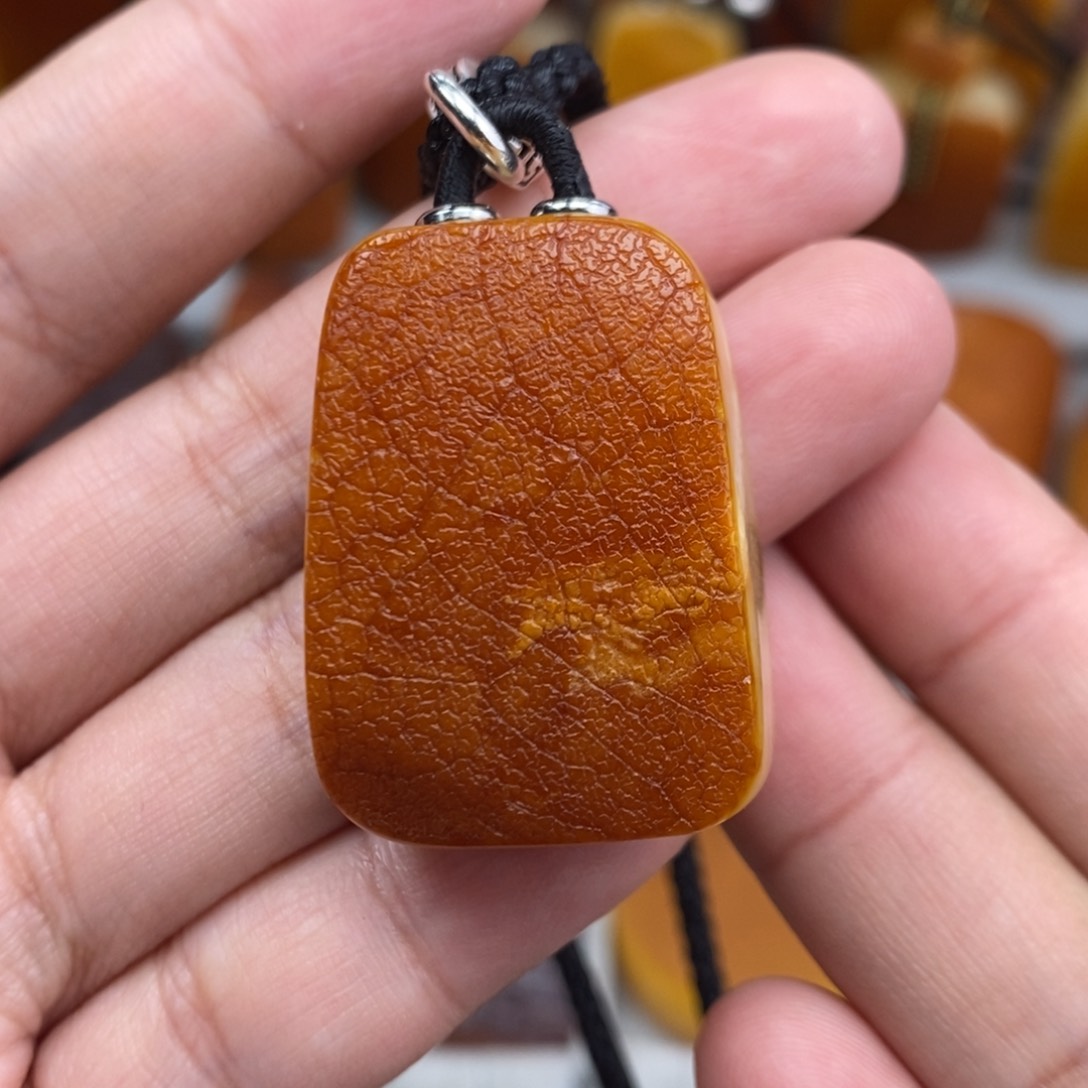 琥珀吊坠(赠链)未镶嵌