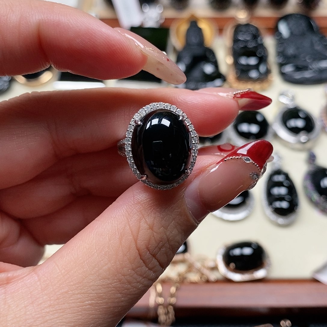 翡翠戒指18K金镶嵌翁*胖墨翠