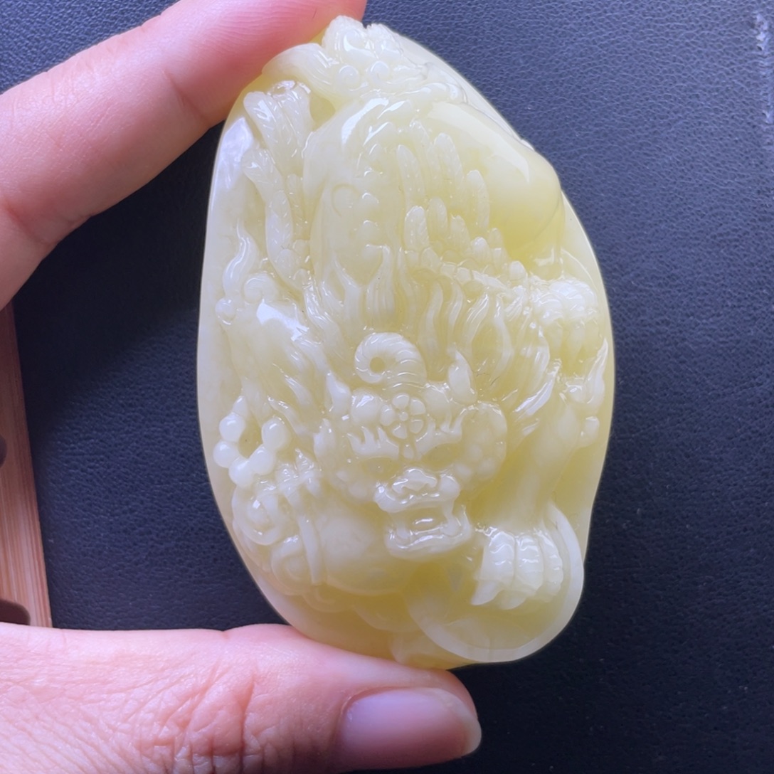 琥珀未镶嵌颈饰天然的琥珀蜜蜡