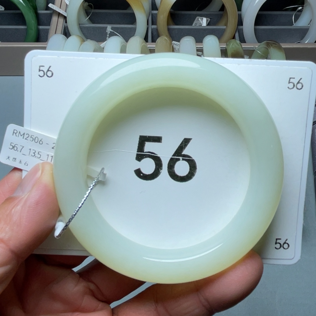 和田玉未镶嵌手镯