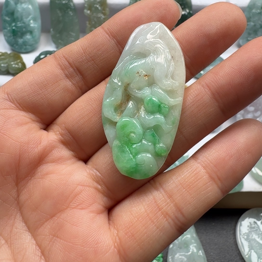 翡翠未镶嵌颈饰翡翠