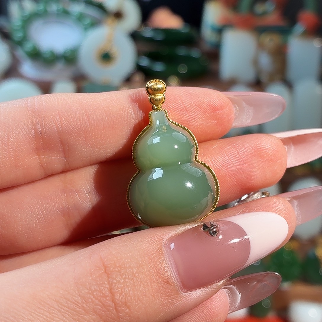 和田玉18K金镶嵌颈饰T