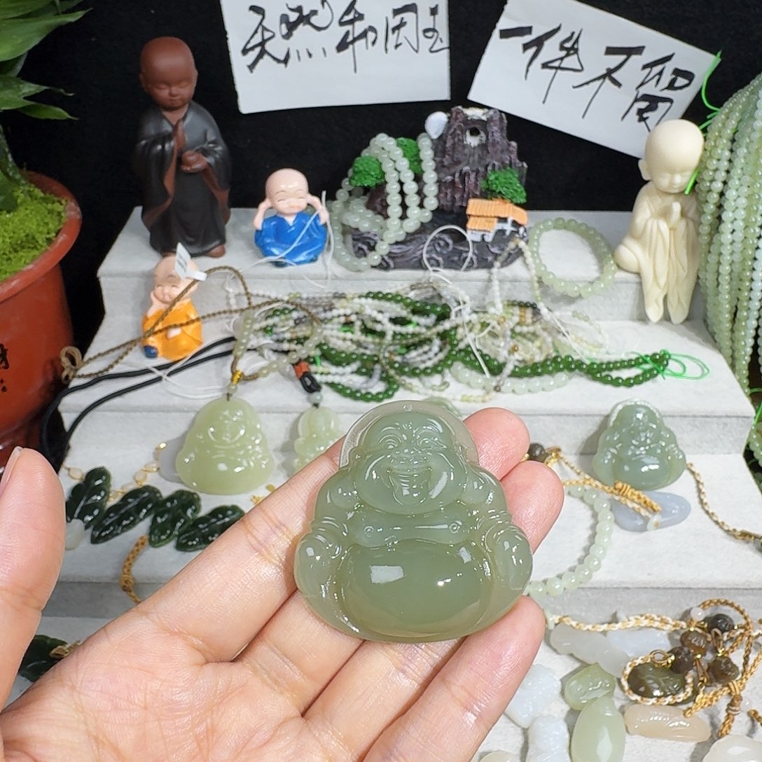 我***海和田玉未镶嵌颈饰