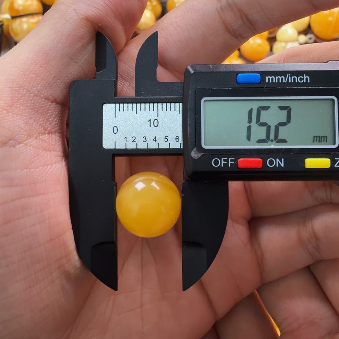 海***夫琥珀未镶嵌珠宝奇石