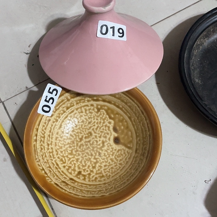 瓷片Z*h两个虎皮釉碗，一个盖子