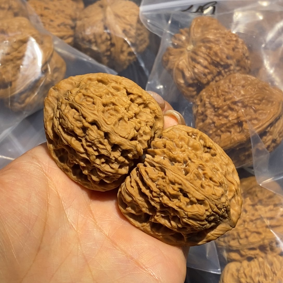 文玩核桃吊坠38南疆石黄50