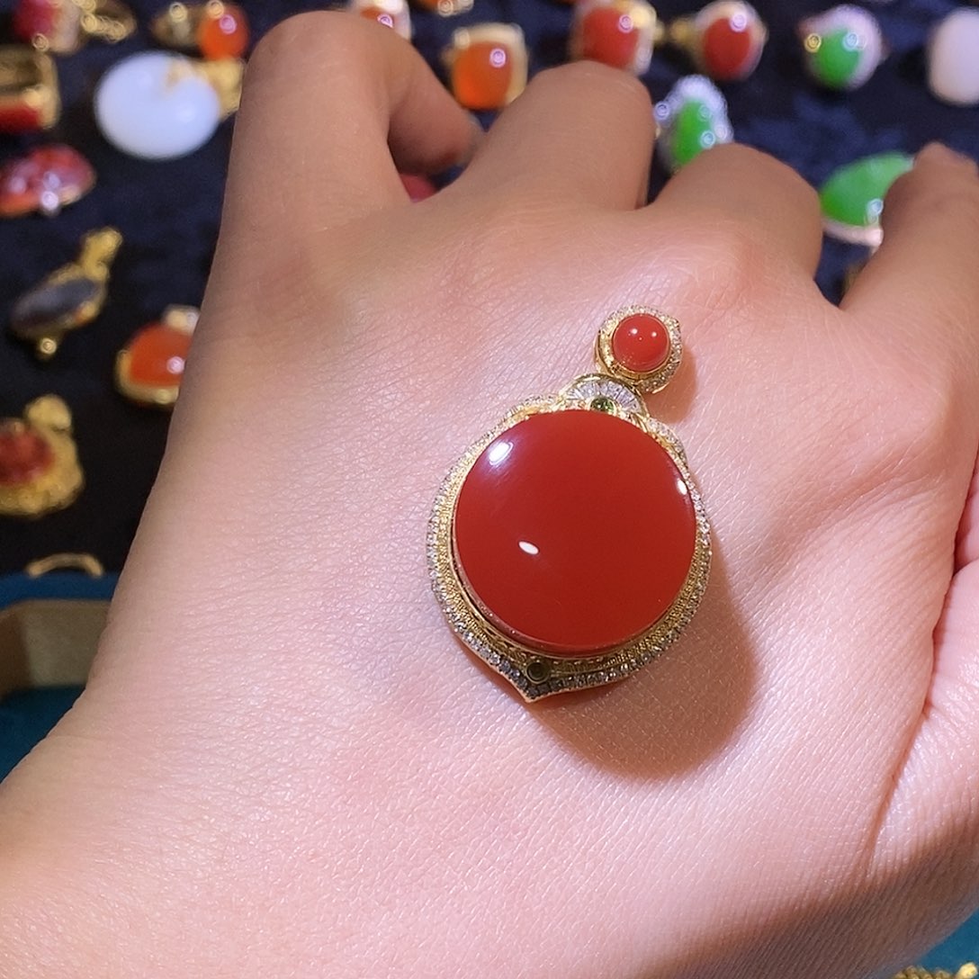 南红玛瑙吊坠(不含链)18K金镶嵌