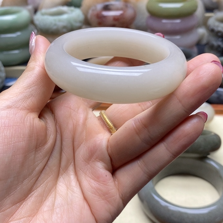 石英岩玉手镯未镶嵌