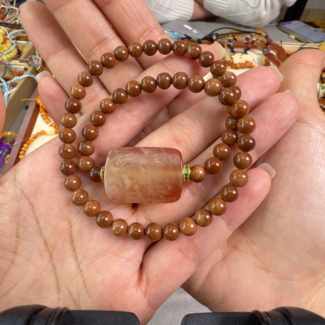 琥珀颈饰未镶嵌蜜蜡