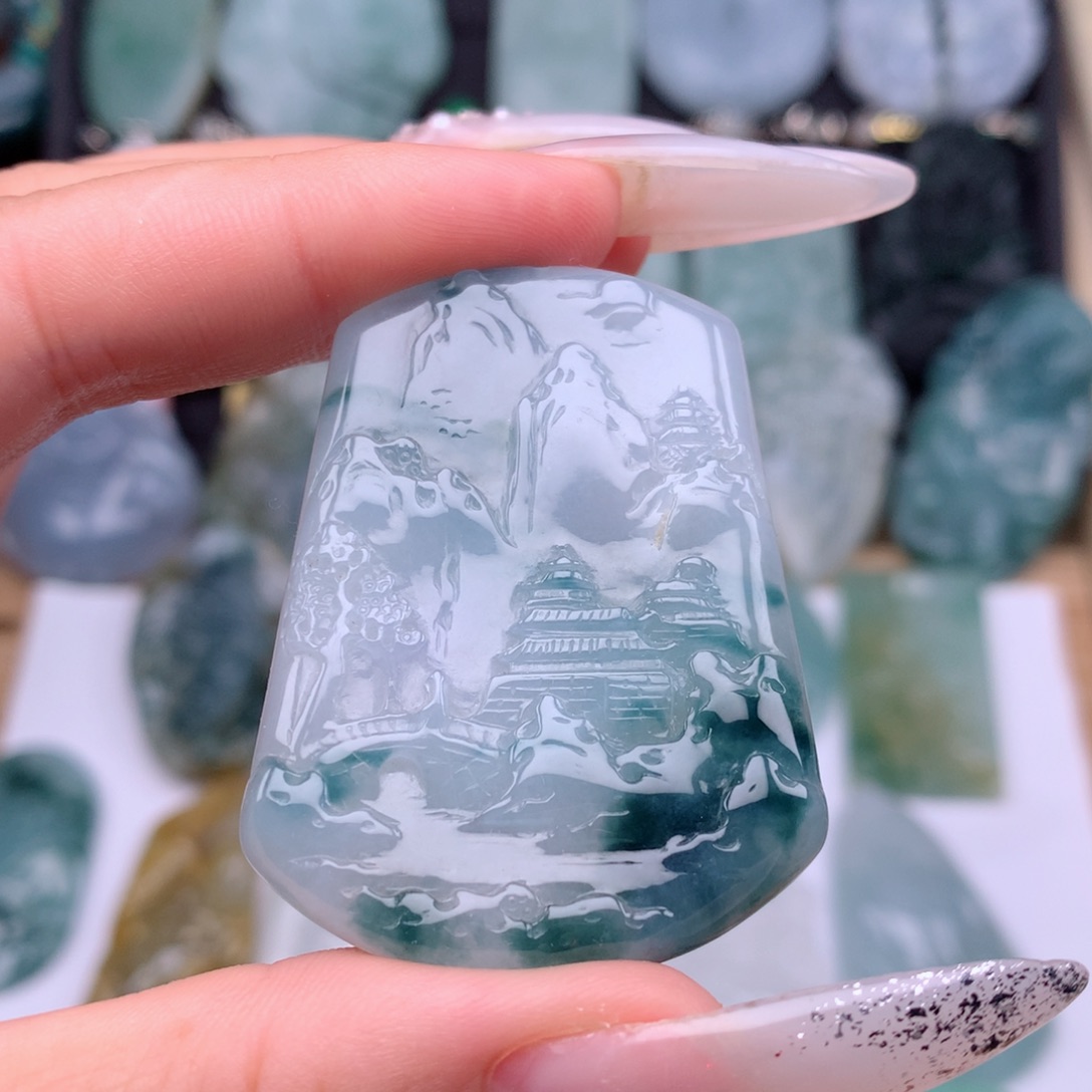 翡翠未镶嵌颈饰酒*山水