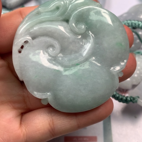 翡翠颈饰未镶嵌翡翠