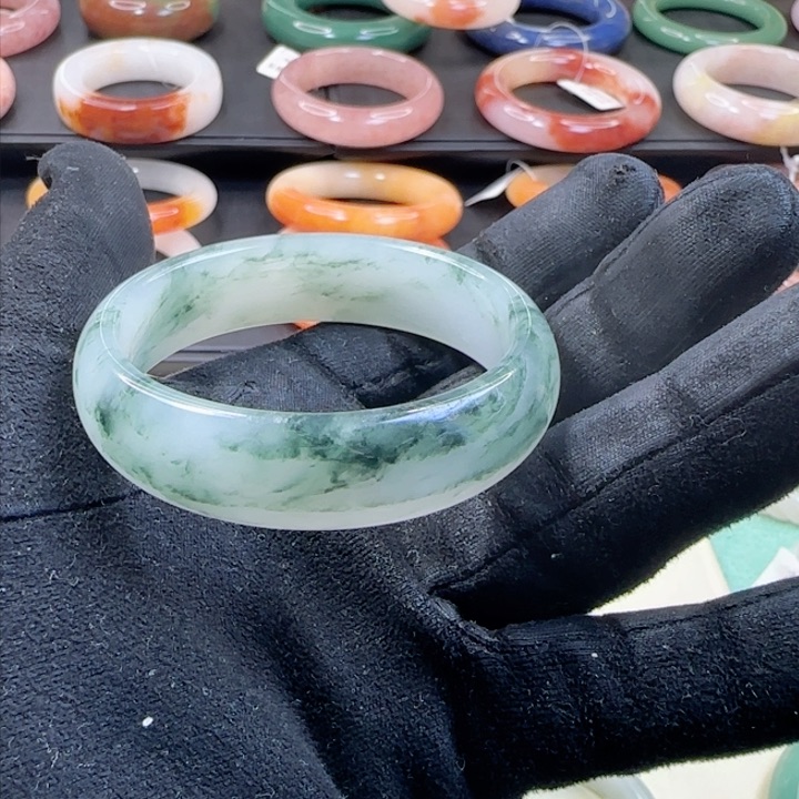 石英岩玉手镯未镶嵌