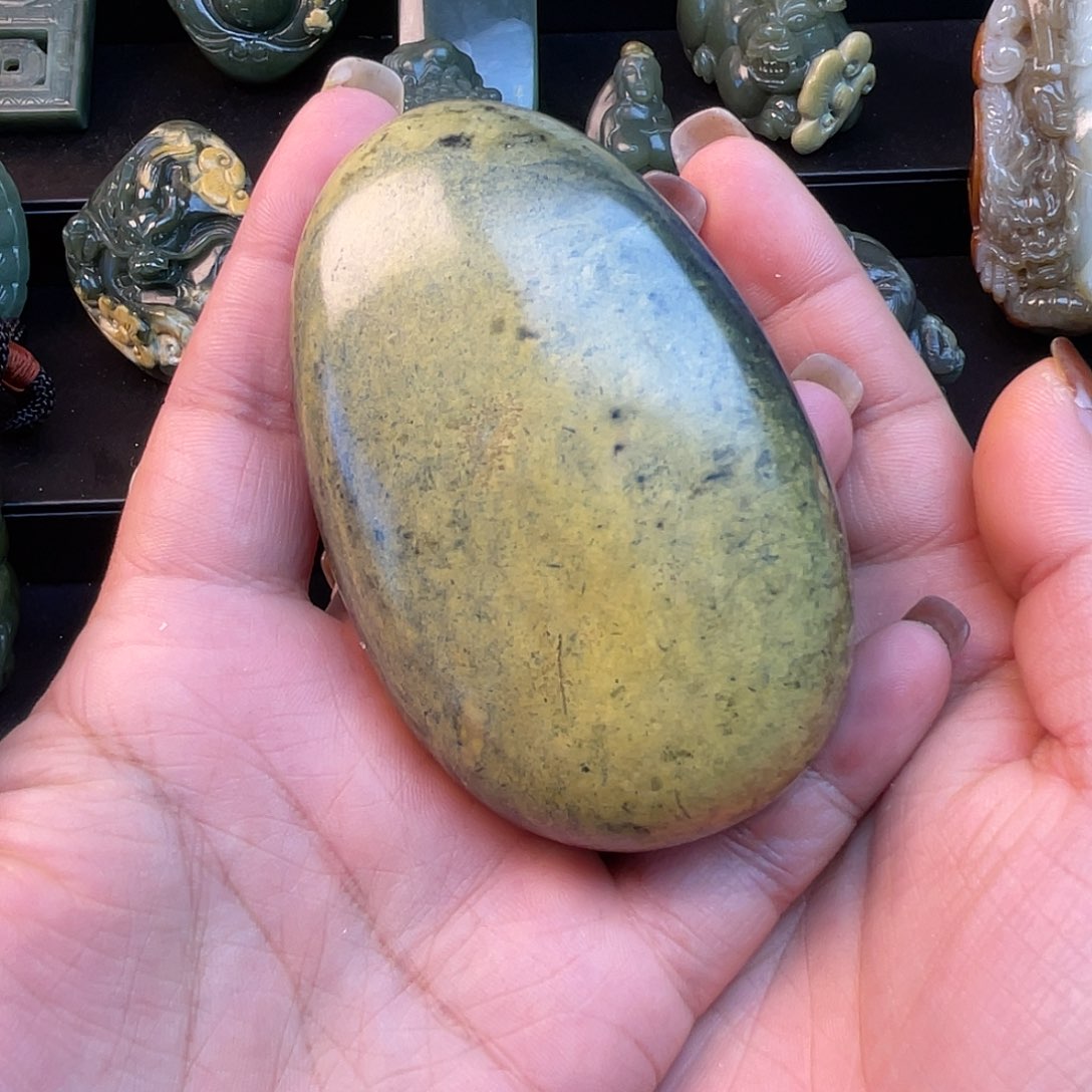 朝***欢透闪石质玉未镶嵌手链