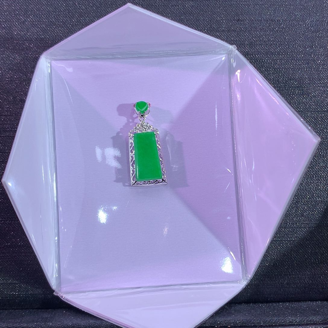 翡翠吊坠(赠链)18K金镶嵌